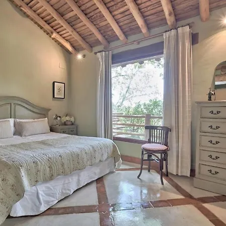 Feriehus Amazing In With Wifi, 3 Bedrooms And Outdoor Swimming Pool Candeleda