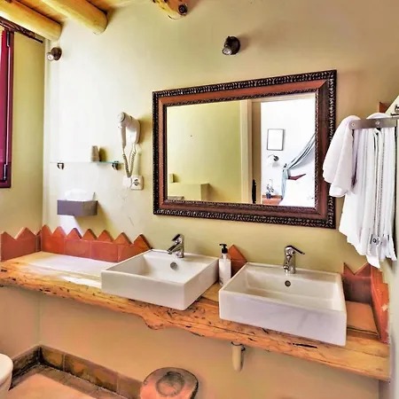 Feriehus Amazing In With Wifi, 3 Bedrooms And Outdoor Swimming Pool