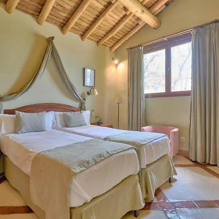 Amazing In With Wifi, 3 Bedrooms And Outdoor Swimming Pool
